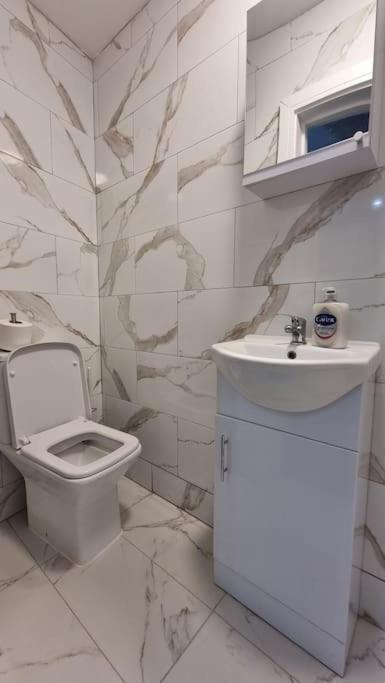 Brand New Collection Of Studios Close To Tube Station Londres Extérieur photo