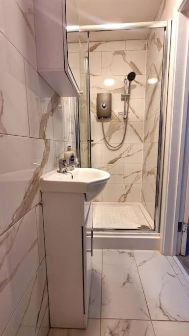 Brand New Collection Of Studios Close To Tube Station Londres Extérieur photo